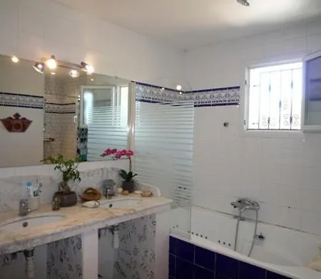 Grande Maison Jardin Piscine Clim Et Parking