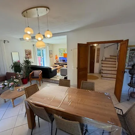 Familiale, Montpellier, Piscine, Parking, 15min Plages * Lavérune