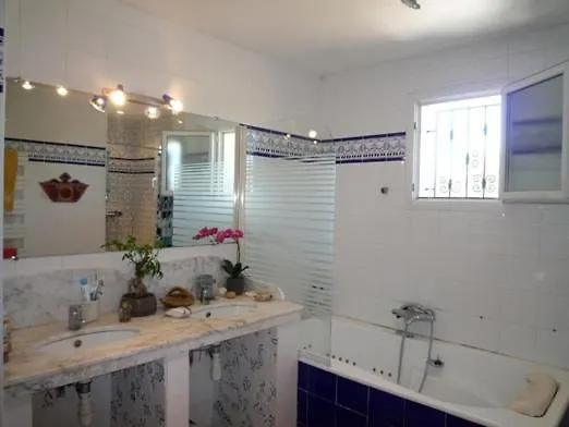 Grande Maison Jardin Piscine Clim Et Parking